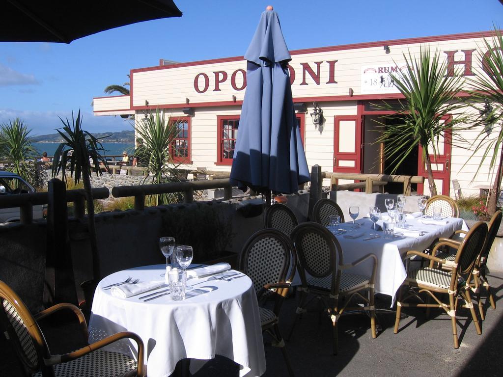Opononi Hotel Bagian luar foto