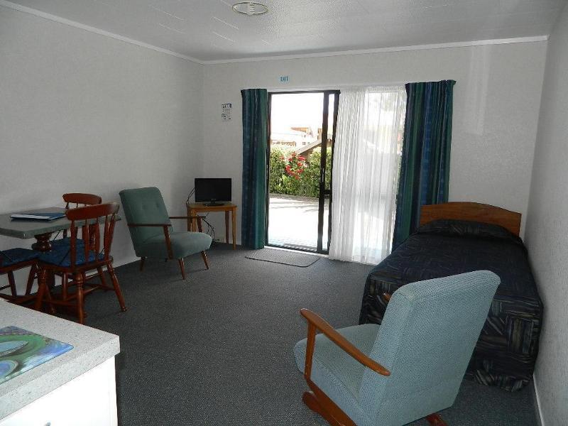 Opononi Hotel Bagian luar foto